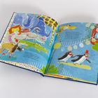 Zwei Texte: Tiere strömen zur Festwiese; Pinguine im Frack tanzen. Illustration mit fröhlichen Tieren, u.a. Pinguine und Elefanten.