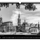„Hofkirche und Hausmannsturm am Residenzschloss“. Kalender für Mai. Historische Gebäude und Bäume in Schwarz-Weiß.