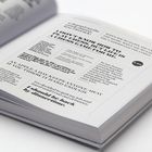 Textaussagen: humorvolle Zitate über Schach, Musik, Entscheidungen und Alltagsweisheiten in einem aufgeschlagenen Buch.