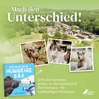 "Mach den Unterschied! Der sehr sehr hungrige Bär. 25 % des Gewinns gehen an den Lebenshof Dorf Sentana – für nachhaltigen Tierschutz." Oben ein idyllisches Dorf, unten Tiere und ein Buchcover.