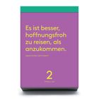 „Es ist besser, hoffnungsfroh zu reisen, als anzukommen.“ Japanisches Sprichwort. Datum: 2 Freitag / Juli. Hintergrund lila.