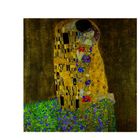 Texte: „Der Kuss“, „1907-1908“. Illustration: Goldene, verzierte Figuren in liebevoller Umarmung auf Blumenwiese.