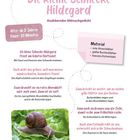 „Die kleine Schnecke Hildegard“: Mitmachgedicht ab 2 Jahren. Material: rote Ahornblätter, gelbe Buchenblätter, braunes Eichenblatt. Enthält Foto einer Schnecke auf Salat.