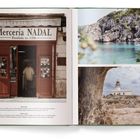 Links oben: "Mercería NADAL. Fundada en 1924".  
Links: Ladenfront mit geöffneter Tür. Rechts: Küstenfotos.