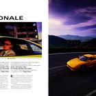 Der Text beschreibt Nino Vaccarella und eine Fahrt im Ferrari F355. Zu sehen: Eine gelbe Autolandschaft und Berge.