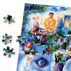 Ein unvollständiges Puzzle einer Illustration zeigt eine viktorianische Szene mit vier Männern in einem Raum.