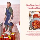 "Das Verschmelzen von Trend und Tradition" steht oben. Eine Frau in Schürze, umgeben von Einmachgläsern, in einer Küche.