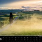 Toskana 05, Straße mit Zypresse bei Siena. Kalender mit Landschaft in nebliger Morgendämmerung, hügelige Felder.