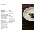 "LANGOUSTINE [STEAMED]." Rezepttexte zu Zutaten und Zubereitung. Rechts ein elegant angerichteter Teller mit feinem Gericht.