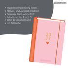+ Wochenübersicht auf 2 Seiten, feiertags und schulbezogene Infos. Ein rosa Kalender mit "2027 ❤️" auf rosa Cover.