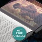 "WUNDERSCHÖNE HARDCOVER AUSGABE MIT FARBSCHNITT, PRÄGUNG, PAGE OVERLAY UND LESEBAND." Ein Buch mit blau-grünem Design und Krone.