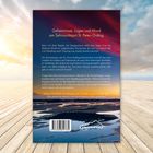 „Geheimnisse, Lügen und Mord am Sehnsuchtsort St. Peter-Ording“. Rückseite eines Buchs vor Strandlandschaft.
