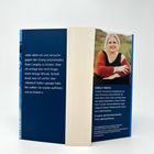 Zitate über das Verlangen zu küssen. Text über Emily Rath, Romanautorin. Instagram- und TikTok-Handles sind angegeben.