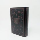 „Wenn meine Seele der Preis dafür ist, dich zu retten, dann ist das kein Preis. Das ist ein billiger Handel.“ Schwarzes Buch mit roten Mustern.
