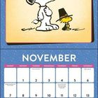 "NOVEMBER" steht oben. Snoopy und ein kleiner gelber Vogel tragen Pilgerhüte. Darunter ein Kalenderblatt.