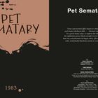 "Pet Sematary" und "1983" sind sichtbar. Ein Zitat über Dunkelheit und Horror. Erwähnung von Hauptcharakteren, Veröffentlichungsdatum.