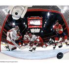 Dmitry Kulikov stößt Jordan Staal in die Bande. Netz-Kamera zeigt Niko Mikkola. Seth Jones schießt im Spiel 3.