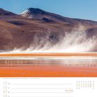 Text: "Flamingos in der Laguna Colorada · Potosí · Bolivien · Foto: Stefan Forster", "November", "46. Woche", "17 Mi", "21 So". 

Im Hintergrund ist ein Berg mit einem blauen Himmel. Im Vordergrund sind Flamingos in einem leuchtend roten Gewässer.