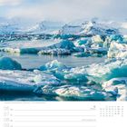 Eisberge im See Jökulsárlón. Kalenderseite für Dezember mit hellblauem und weißem Eis im Wasser.