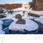 Gefrorener Wasserfall Öxarárfoss. Kalenderseite mit Datum 13. bis 19. Dezember. Winterlandschaft mit Eis und Wasserfall.