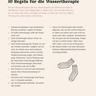 "10 Regeln für die Wassertherapie" und zehn nummerierte Anweisungen. Rechts daneben ist eine Illustration von zwei Wollsocken.