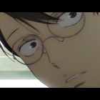 Ein Mann in einer Illustration, mit Brille und besorgtem Blick, schaut zur Seite.