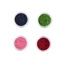 Vier runde Behälter mit Glitzer: schwarz, grün, pink, rot, jeweils im Uhrzeigersinn von oben links.
