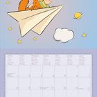 Texte: „Nur die Kinder wissen, was sie suchen.” Kalenderblatt für November 2027. Illustration: Kleiner Prinz auf Papierflieger.