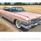 "Cadillac Coupe de Ville (USA), Baujahr 1959 - Oktober 2027 Kalenderblatt. Rosa Oldtimer auf einer Landstraße."