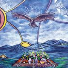 "Drei der Schwerter." Ein Falke fliegt über eine Gebirgslandschaft mit buntem Himmel und einer Fläche voll Blumen und Schwertern.