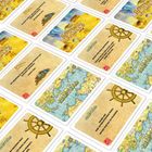 Karten mit Texten wie "SCHATZ", "TRAUMSEGELER", "Du verlierst...". Seekarten und Steuerräder als Illustrationen.