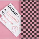 Texte: "BLACKPINK", "BLƆƆKPIИK", "BLINK". Links rosa Fläche, rechts schwarz-rosa Schachbrettmuster.