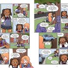 Es handelt sich um eine bunte Comic-Illustration mit zwei Freundinnen in Schuluniformen, die sich unterhalten und Spaß haben. Sie sprechen über ihre Ferien und gemeinsame Aktivitäten. Im Hintergrund sind Bäume und ein Auto zu sehen.