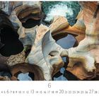 Text: "Bourke’s Luck Potholes", "6", Datumskalender unten.  
Beschreibung: Geschwungene Felsenformationen mit Wasser.
