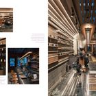 "SMITH’n ELSE" und fiktiver Text erscheinen. Modernes Café-Interieur mit Holzregalen, Kaffeebereiter und Theke aus Marmor.