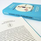 Titel: "MÄNNER, VÄTER, PATRIARCHEN". Offenes Buch zeigt Kapitel "Schlussbetrachtung: Männer nach der Vaterschaft".