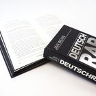Der Text "JAN WEHN DEUTSCH RAP" ist in Großbuchstaben auf einem geschlossenen Buchcover prominent zu sehen.