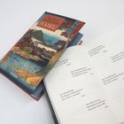 "Das Buch der klassischen Haiku." Aufgeschlagenes Buch mit mehreren Haikus. Cover mit Landschaftsillustration.