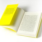 Ein aufgeschlagenes Buch mit einem gelben Umschlag. Links ein Zitat, rechts Text über "FRANZ SEGERS". Seite 7 ist sichtbar.