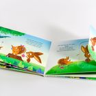 Text: "Josy lässt die Stacheln blitzen... Eins, zwei, drei, vier, fünf, sechs... Patsche!" Illustration: Tiere beim Spielen.