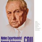 "Keine Experimente! Konrad Adenauer CDU" in blauer Schrift. Porträt eines älteren Mannes mit ernstem Ausdruck.