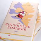 Buchcover: "Anne Sverdrup-Thygeson, Der Einsiedlersommer, Roman, dtv". Bild eines bunten Käfers auf einer stilisierten Blüte.