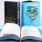 Buchcover von "A Court of Frost and Starlight", beide mit Blumenmotiv; ein Buch in schwarz, eines in blau geöffnet.