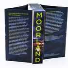 Text: "Fahrt nicht ins Moor, ihr könntet dort verschwinden ..." "MOORLAND" "Andreas Winkelmann, geboren im Dezember 1968 ..."  
Ein Buch mit dunkler, mystischer Gestaltung.