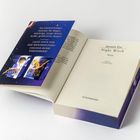 Ein aufgeschlagenes Buch, links ein Flyer: „Lasst euch von der Weatherstone-College-Reihe verzaubern!“ Coverabbildungen darunter.
