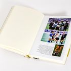 Seite eines Buchs mit Bildern eines Fußballspiels. Text erwähnt Diego Maradona, Kapitän, Weltmeisterschaft.
