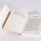 Buch aufgeschlagen, sichtbar sind die Seiten 94 und 95. Auf Seite 95 ist die Überschrift „Freundinnen“.