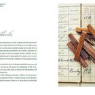Überschrift: Sandelholz. 

Text über König Salomon und Sandelholz, daneben Sandelholzstäbchen auf einem handschriftlichen Dokument.
