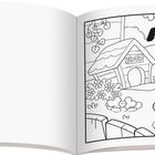 Text „PLUTO“ an einer Hundehütte. Zeichnung eines fröhlichen, sitzenden Hundes mit großen Ohren im Garten.