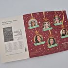 Texte: „An Weihnachten werden Wünsche wahr…“, „Christina Lauren“, „In a Holidaze“, „everlove“. Weihnachtlich geschmückt.